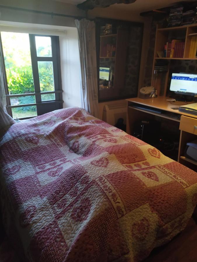 Maison En Granit Bleue Homestay *