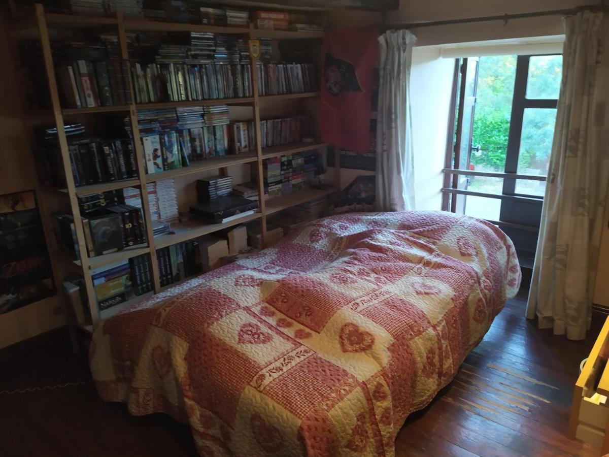 Maison En Granit Bleue Homestay Lanhelin