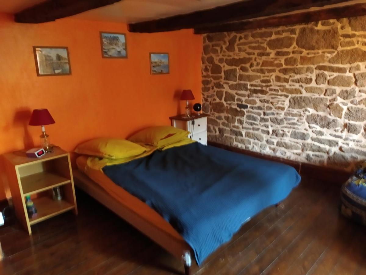 Maison En Granit Bleue Homestay