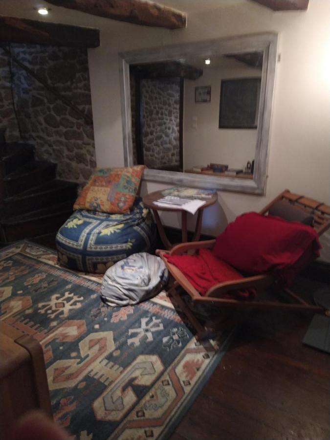 Maison En Granit Bleue Homestay