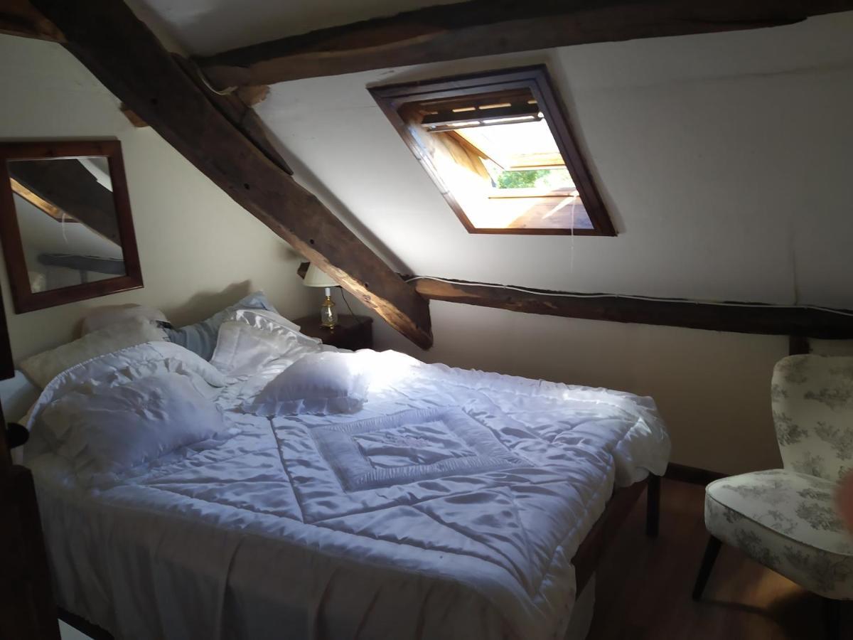 Homestay Maison En Granit Bleue *