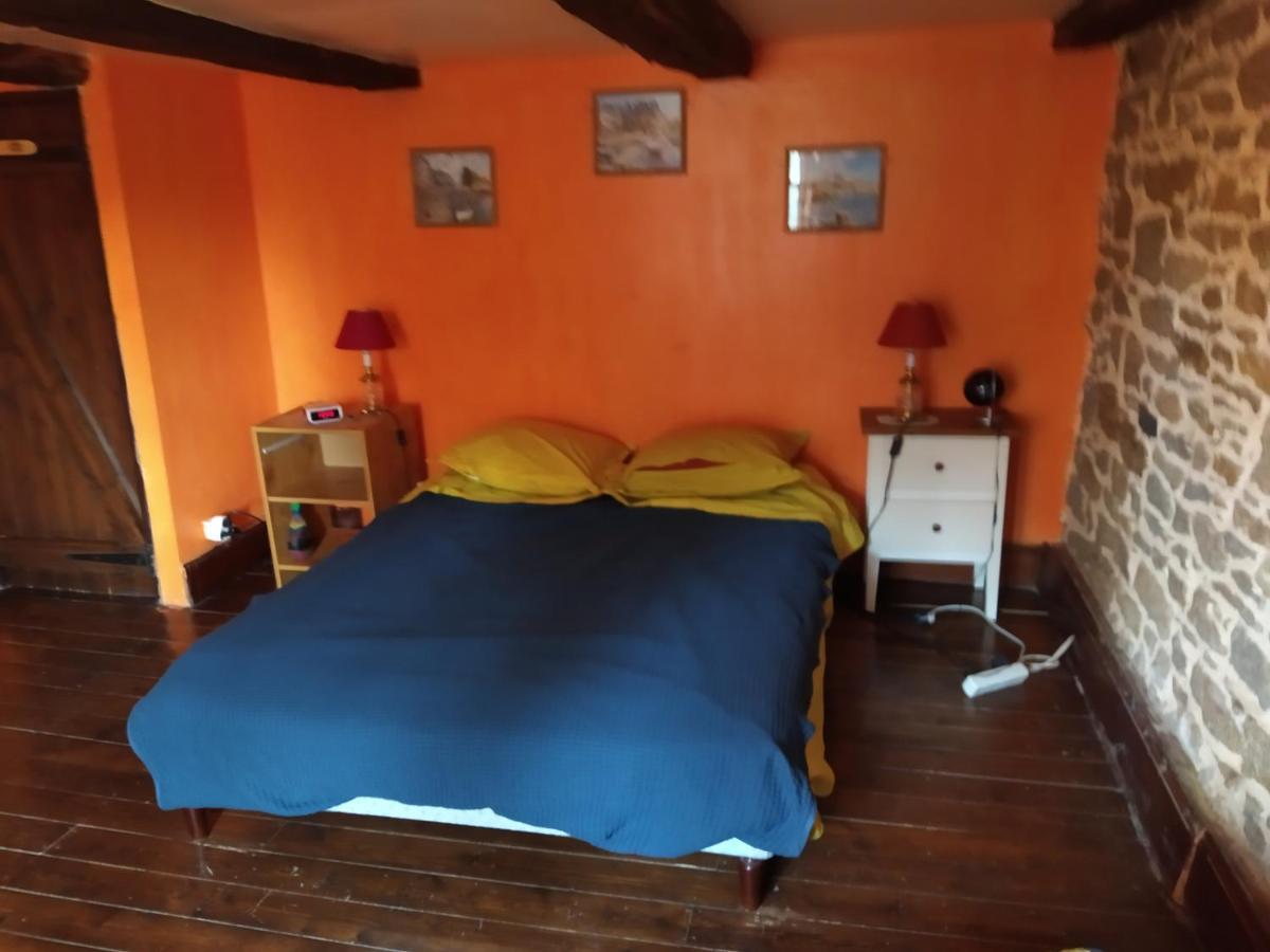 Maison En Granit Bleue Alloggio in famiglia *
